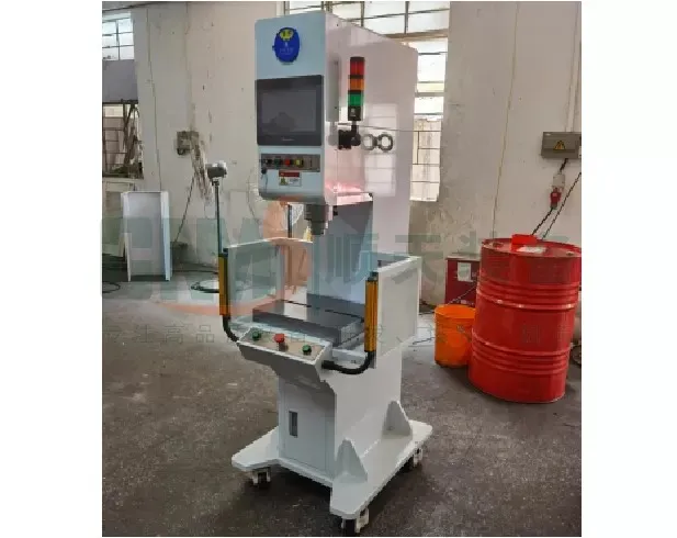 Hydraulic vs Pneumatic Small Hot Press Machines