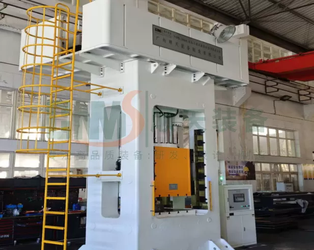 Graphite bipolar plate molding hydraulic press